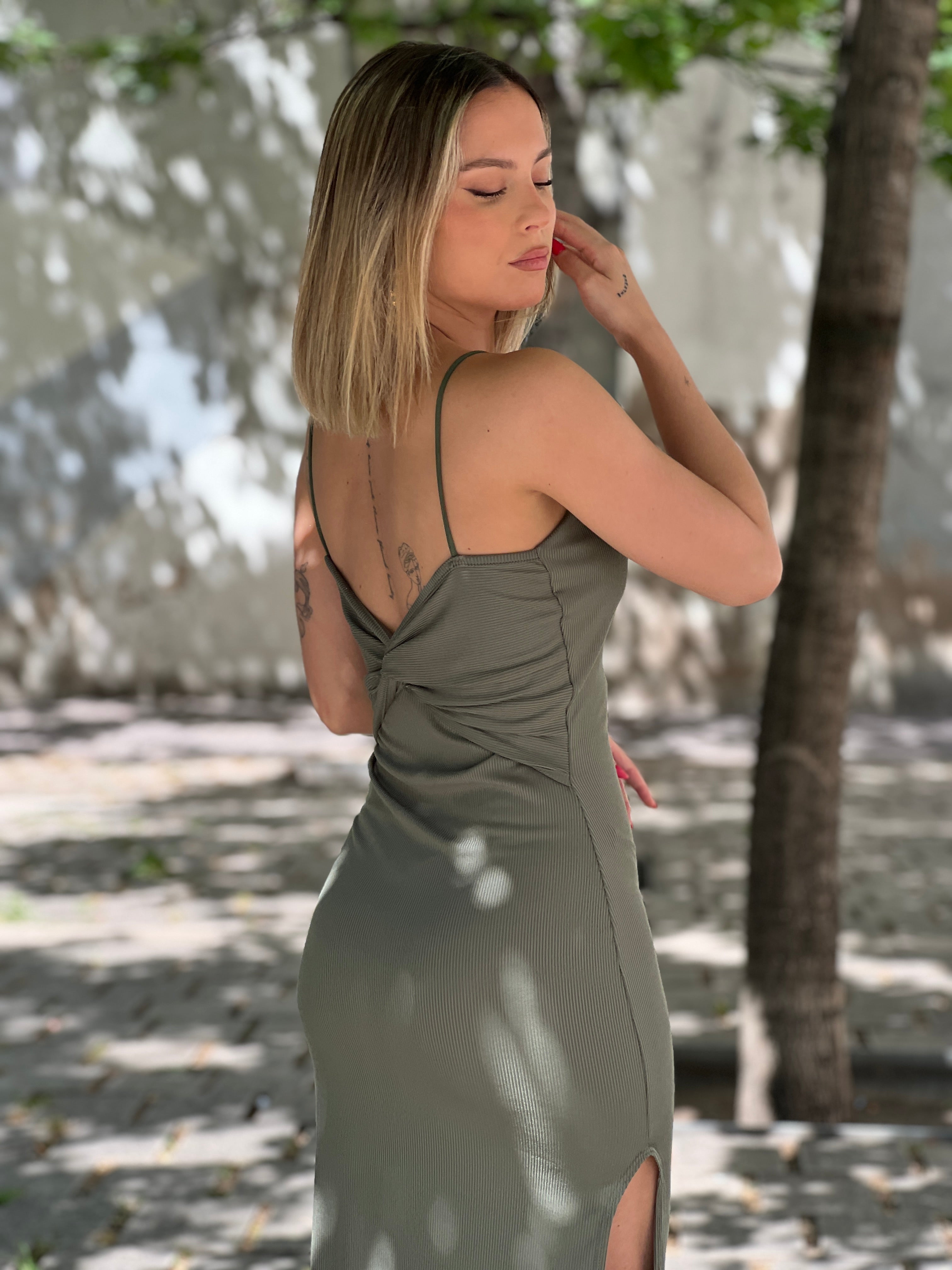 Vestido tiras canalé nudo espalda