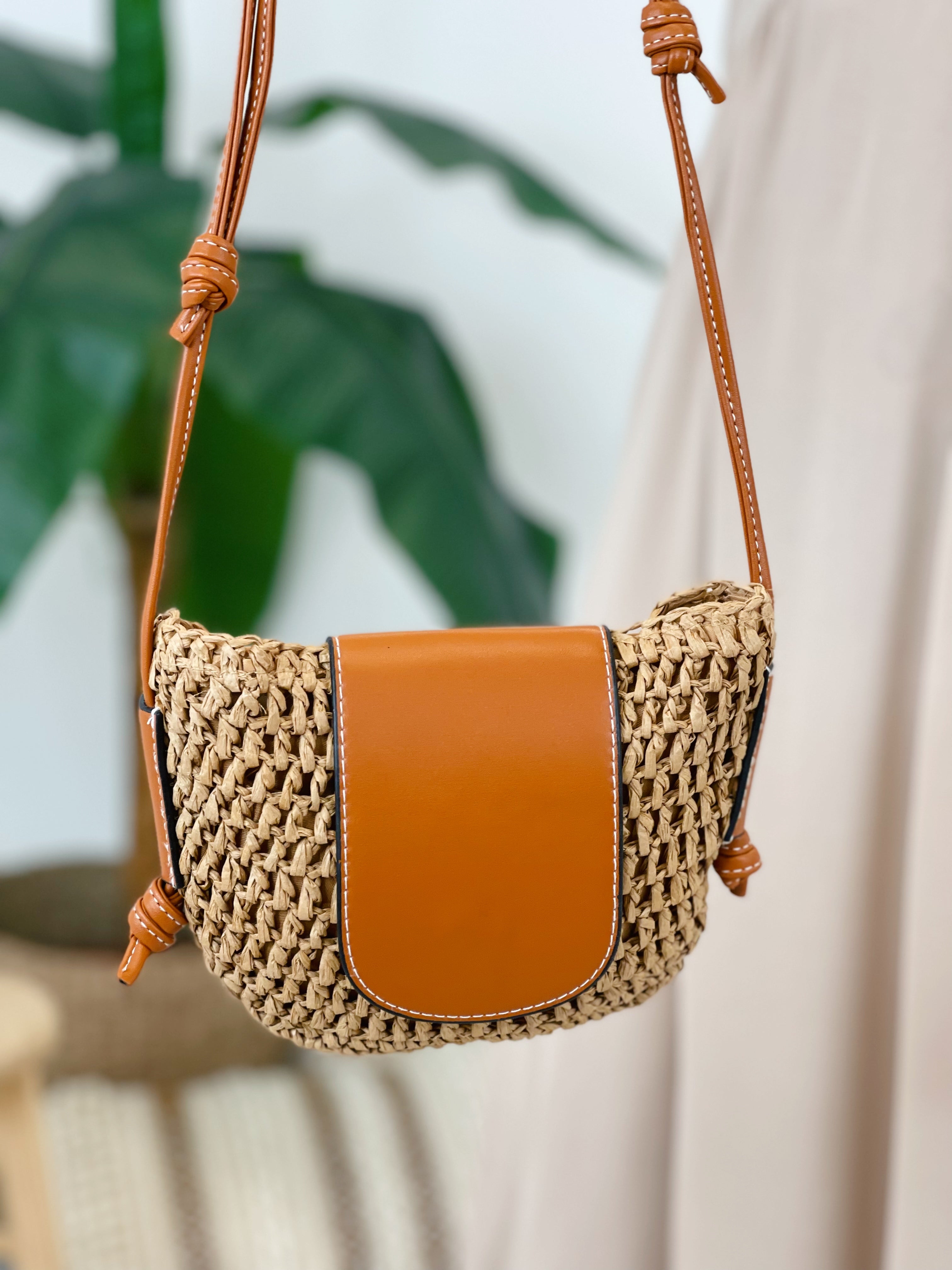 Bolso de rafia solapa